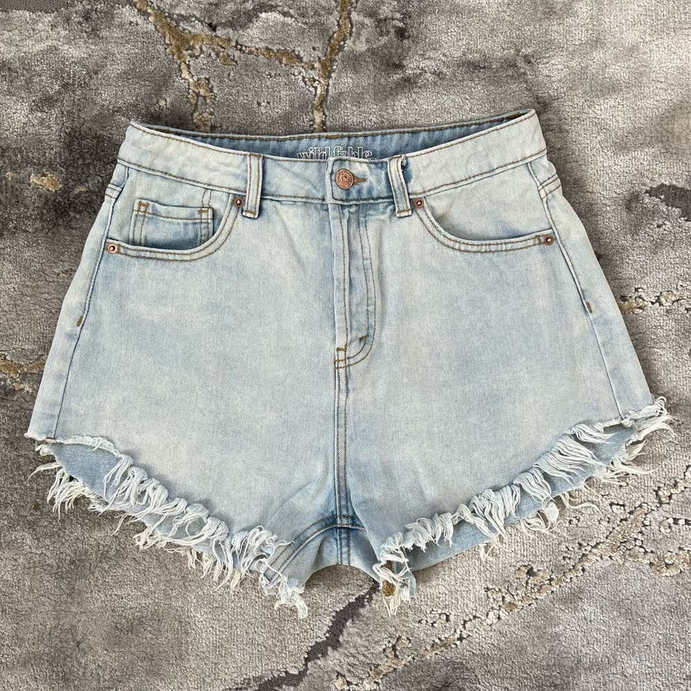 Wild Fable light wash high waisted frayed denim jean shorts 🩵